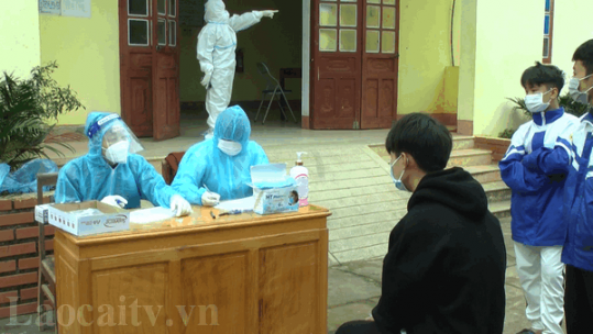 Văn Bàn phát huy vai trò trạm y tế lưu động trong phòng chống dịch