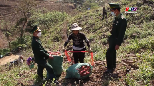 Bộ đội biên phòng giúp dân chuyển đổi cơ cấu cây trồng phù hợp