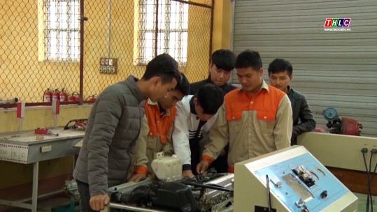 Quan tâm phát triển đội ngũ cán bộ quản lý, nhà giáo giáo dục nghề nghiệp