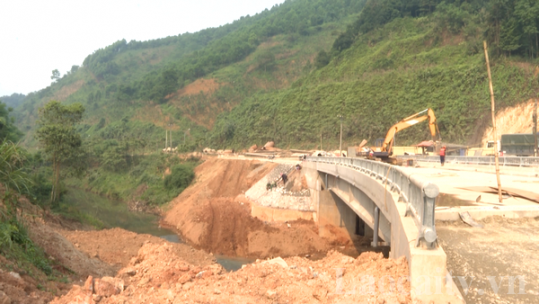 Phấn đấu hoàn thành nâng cấp Quốc lộ 4E trước thời hạn
