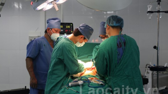 Lần đầu tiên Bệnh viện Đa khoa tỉnh Lào Cai phẫu thuật cắt u gan do ung thư gan