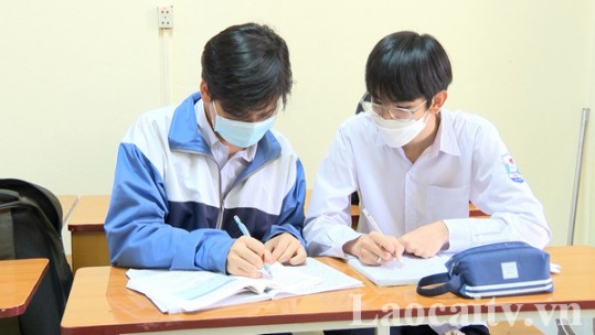 Học sinh Trường THPT Chuyên Lào Cai chung tay hỗ trợ đồng môn tương lai