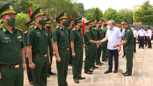 Đồng chí Nguyễn Hòa Bình thăm Đồn Biên phòng Cửa khẩu Quốc tế Lào Cai