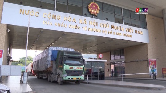 Tổng giá trị xuất, nhập khẩu, mua bán, trao đổi hàng hóa qua các cửa khẩu trong tháng 4 giảm 65,75%
