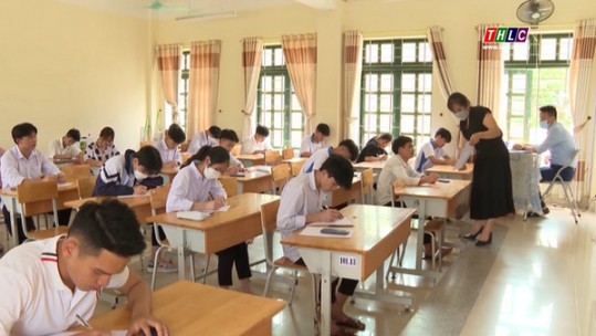 Học sinh THPT tham gia thi thử tốt nghiệp năm 2022
