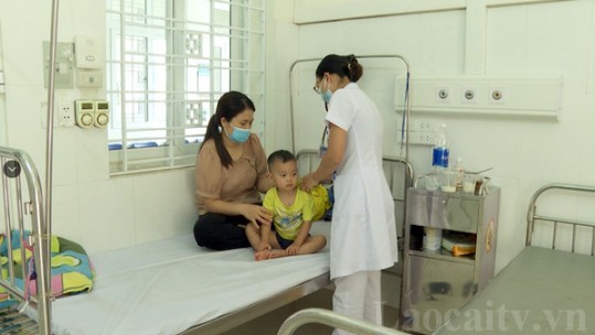 Nhiều trẻ phải nhập viện điều trị vì có triệu chứng nôn do virus