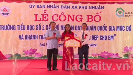 Trường Tiểu học số 2 Phú Nhuận đón Bằng đạt chuẩn quốc gia