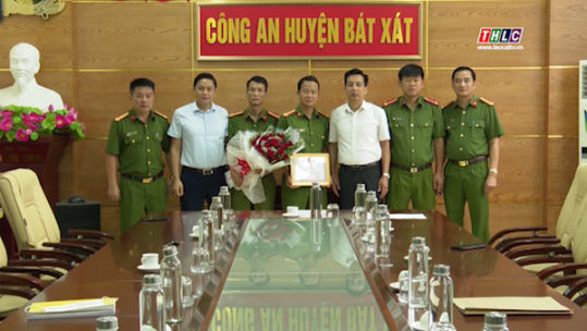 Bát Xát khen thưởng đột xuất công an bắt tội phạm ma tuý