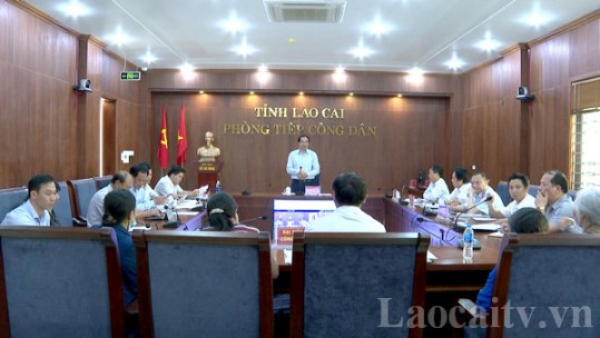 Chủ tịch UBND tỉnh Trịnh Xuân Trường đối thoại với một số hộ dân ở Sa Pa