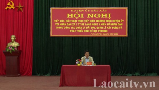 Thường trực Huyện uỷ Bát Xát đối thoại với Nhân dân xã Y Tý