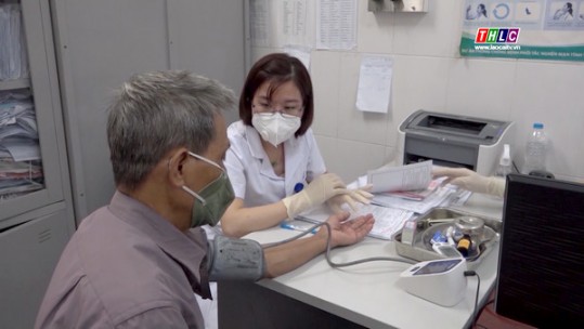 Hút thuốc lá gây biến chứng nặng hơn về phổi khi nhiễm Covid-19