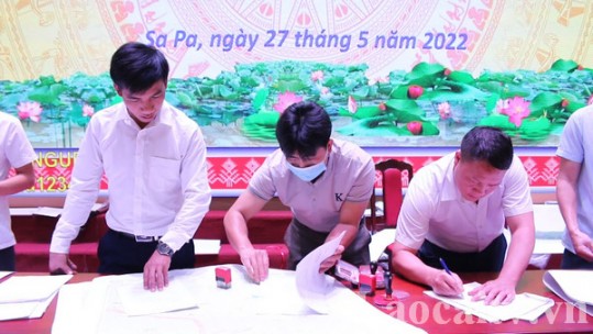 Ký xác nhận pháp lý bản đồ hành chính Lào Cai - Lai Châu