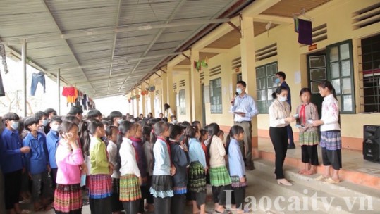 Huyện Bảo Thắng còn 2.600 học sinh chưa đóng học phí