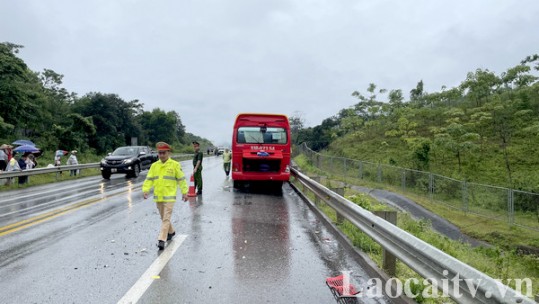 Tai nạn giao thông trên cao tốc Nội Bài - Lào Cai khiến 7 người thương vong