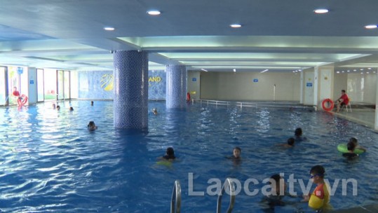 Đảm bảo an toàn cho trẻ tại các bể bơi
