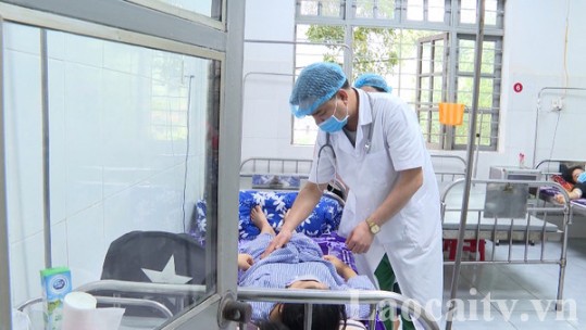 128 cán bộ y tế tuyến trên về hỗ trợ tuyến dưới