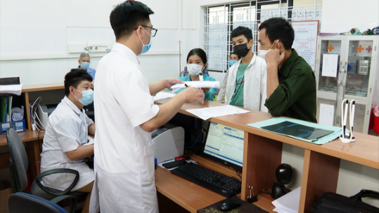 Linh hoạt tổ chức khám chữa bệnh trong điều kiện thiếu thuốc, vật tư y tế