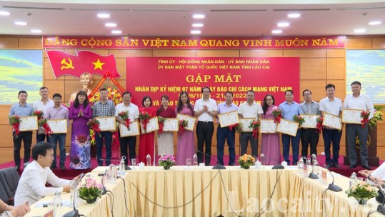 Gặp mặt nhân dịp kỉ niệm 97 năm ngày Báo chí Cách mạng Việt Nam