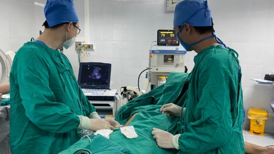 Trung tâm Ung bướu và Y học hạt nhân: Lần đầu tiên thực hiện thủ thuật đốt sóng cao tần điều trị ung thư gan