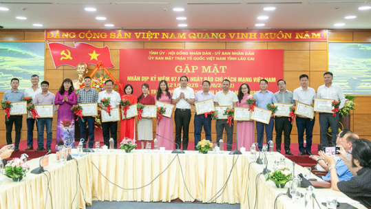 Không khen thưởng nhiều lần, nhiều hình thức cho một thành tích