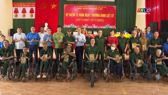 Thăm hỏi, tặng quà Trung tâm điều dưỡng người có công tỉnh Phú Thọ