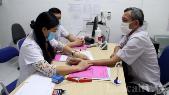Bệnh viện Nội tiết tỉnh khám và cấp thuốc miễn phí cho người có công