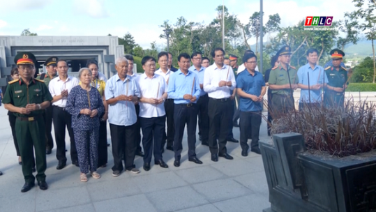 Đoàn đại biểu tỉnh Lào Cai dâng hương tại Đền thờ liệt sỹ chiến trường Điện Biên Phủ, Nghĩa trang liệt sỹ Quốc gia A1 và Nghĩa trang liệt sỹ Tông Khao