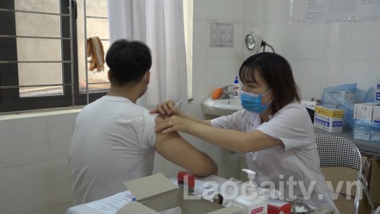 Đẩy mạnh tiêm vắc xin cho trẻ trước năm học mới