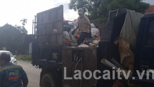 Người thu gom, vận chuyển rác thải sinh hoạt nông thôn chưa yên tâm với công việc