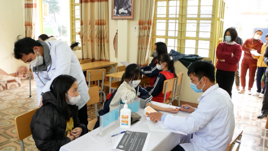Tăng cường tiêm vắc xin phòng Covid-19 cho trẻ trước thềm năm học mới