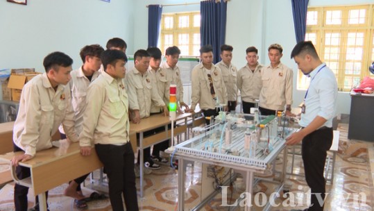 Giảng viên trẻ truyền lửa cho sinh viên học nghề
