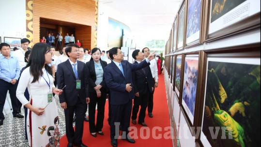 Khai mạc Triển lãm ảnh “Trung du, miền núi phía Bắc - Tiềm năng và cơ hội”