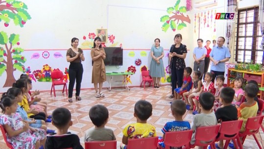 Phó Chủ tịch UBND tỉnh Giàng Thị Dung kiểm tra công tác chuẩn bị năm học mới tại huyện Văn Bàn