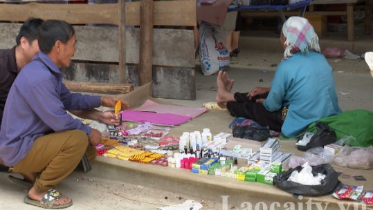 Tràn lan thuốc tân dược không rõ nguồn gốc tại phiên chợ vùng cao