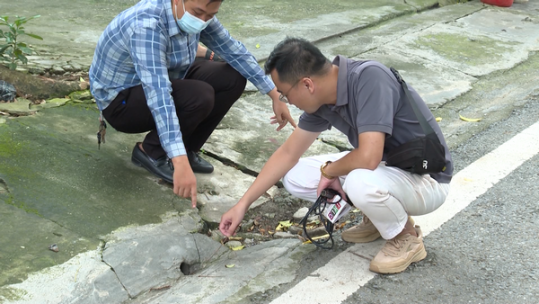 Thành phố Lào Cai nhiều cửa thoát nước bị bịt kín, không phát huy tác dụng