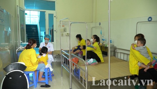 Giao mùa bệnh nhân nhập viện tăng cao