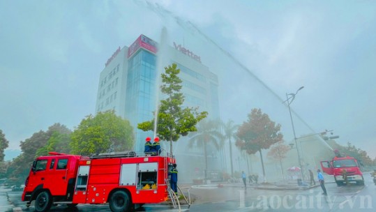 Diễn tập phương án chữa cháy và cứu nạn, cứu hộ tại tòa nhà Viettel Lào Cai