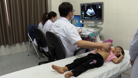 Gần 1.000 trẻ được khám sàng lọc bệnh tim bẩm sinh miễn phí
