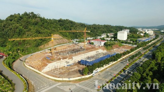 Tăng thu ngân sách từ đấu giá đất, xuất nhập khẩu