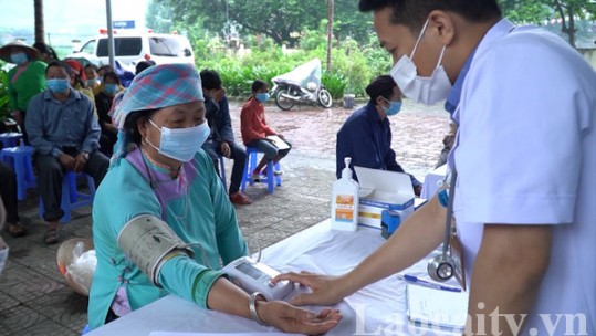 Thực hiện chính sách khám chữa bệnh cho người nghèo, người dân tộc thiểu số