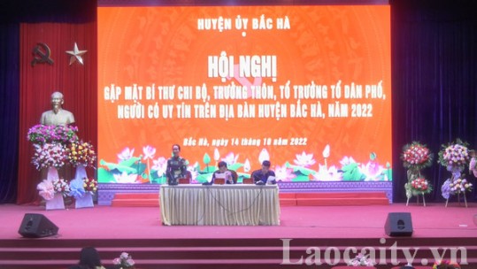 Bắc Hà gặp mặt bí thư chi bộ, trưởng thôn, tổ trưởng dân phố, người có uy tín