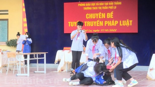 Ý nghĩa thiết thực từ phiên tòa giả định phòng chống bạo lực học đường