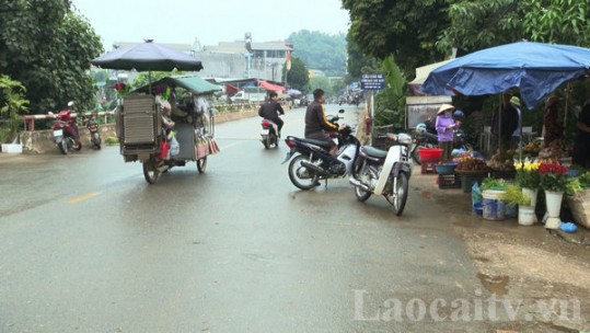 Cần lập lại trật tự đô thị và giao thông trên Quốc lộ 279