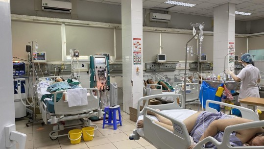 Chăm sóc người bệnh sốt xuất huyết tại nhà như thế nào để tránh biến chứng nặng?
