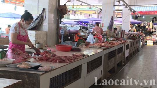 Tin thị trường 6/11: Giá thịt lợn và một số loại gia súc, gia cầm