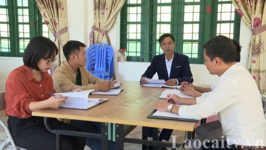 Thầy giáo hơn 20 năm gắn bó với rẻo cao