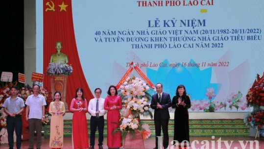 Thành phố Lào Cai kỷ niệm 40 năm ngày Nhà giáo Việt Nam (20/11/1982 - 20/11/2022)