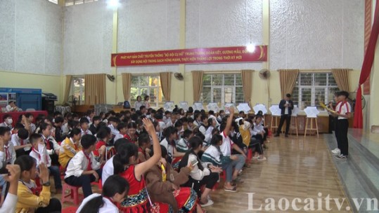 Văn Bàn truyền thông phòng chống tác hại của thuốc lá trong trường học