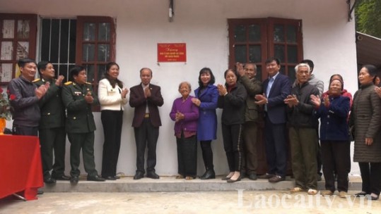 Thành phố Lào Cai: Bàn giao nhà cho người có công tại phường Bắc Lệnh