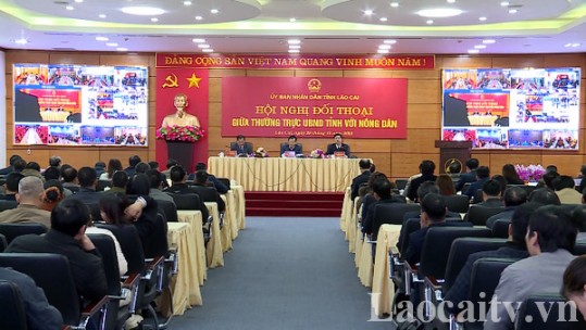 Thường trực UBND tỉnh Lào Cai đối thoại với nông dân